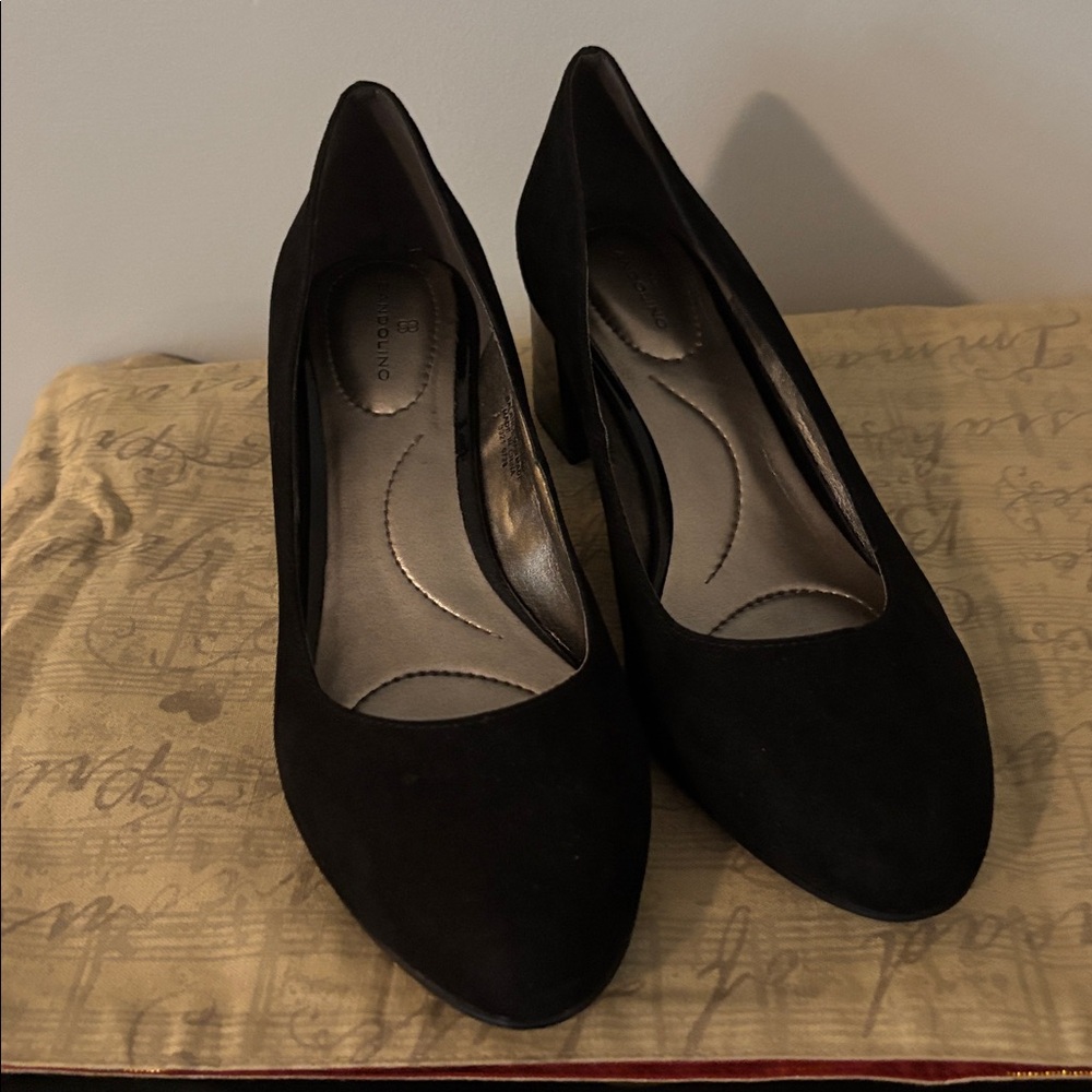 Bandolino Black Suede Pumps